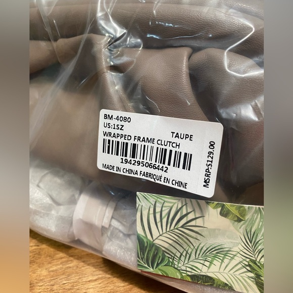 Badgley Mischka Clutch Purse NWT - Picture 4 of 4